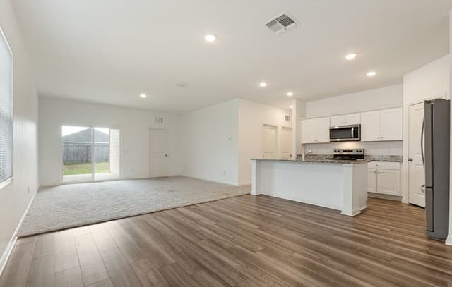 rental at 7443  Cheetah Pass in San Antonio, TX — photo 3
