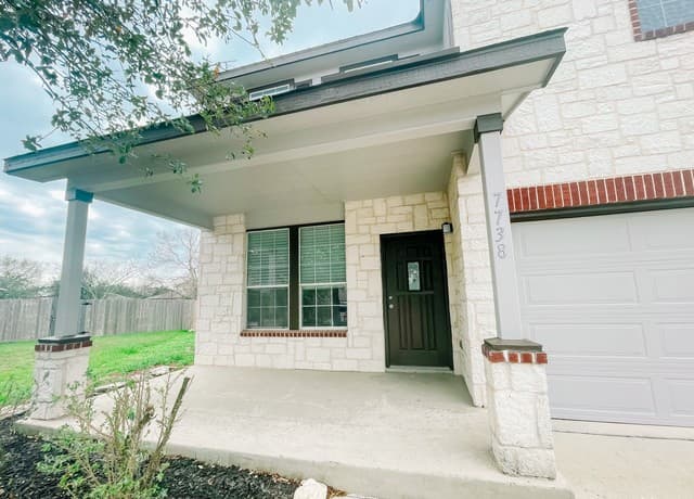 rental at 7738  Paraiso Cir in Boerne, TX — photo 2