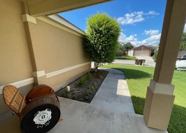 rental at 10210  Dixon Wood in San Antonio, TX — photo 2