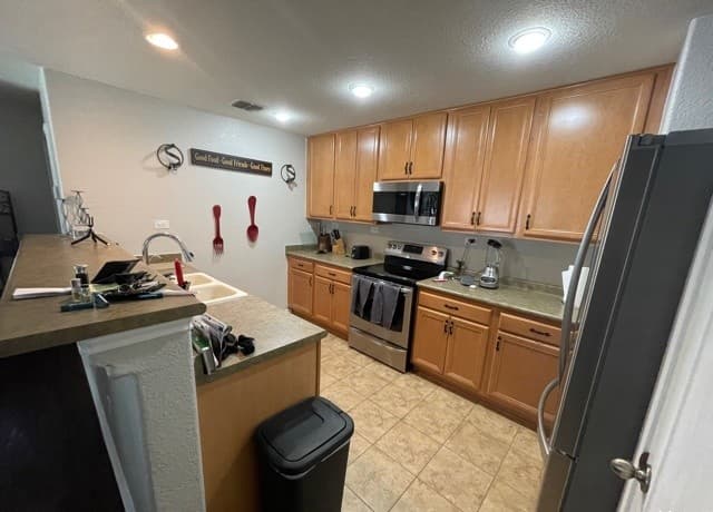 rental at 10210  Dixon Wood in San Antonio, TX — photo 4