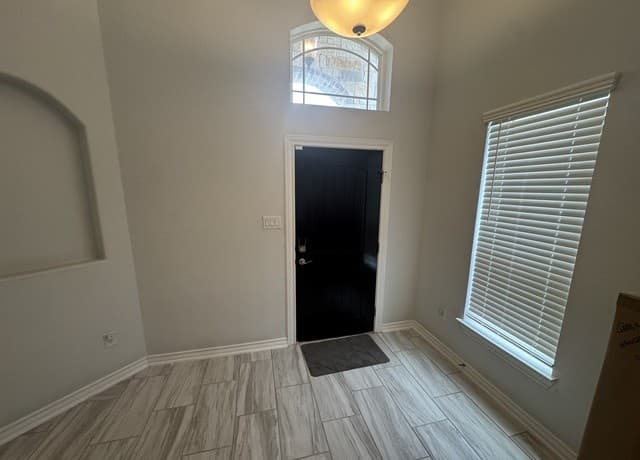 rental at 15230  Comanche Wolf in San Antonio, TX — photo 2