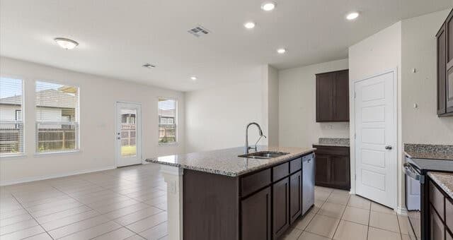 rental at 6555  Runaway Row in Converse, TX — photo 4