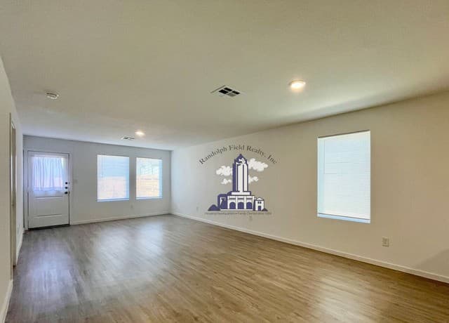 rental at 12931  Kathleen in St Hedwig, TX — photo 2