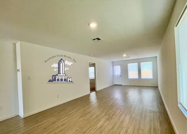 rental at 12931  Kathleen in St Hedwig, TX — photo 3