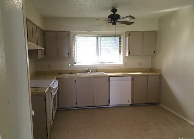 rental at 501  Marilyn Dr in Schertz, TX — photo 3