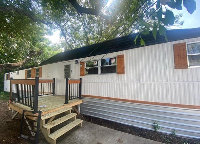 rental at 1311 W Hein Rd Unit 16 in San Antonio, TX — photo 2