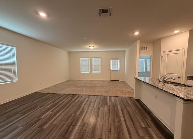 rental at 7423  Cheetah Pass in San Antonio, TX — photo 2