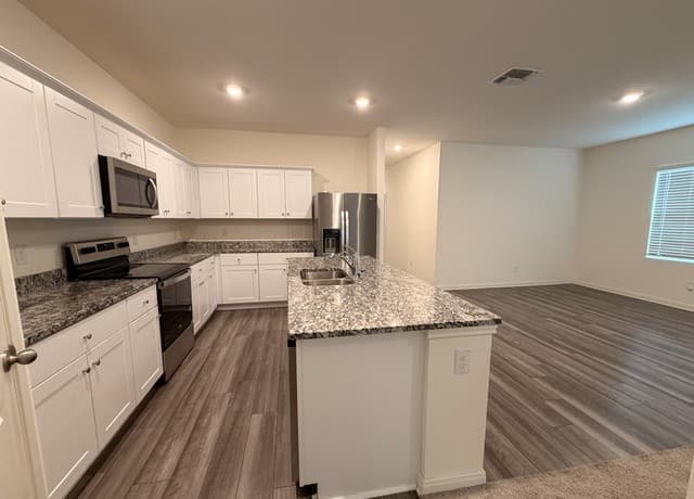 rental at 7423  Cheetah Pass in San Antonio, TX — photo 4