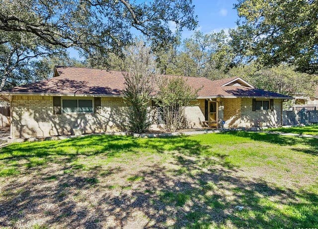 rental at 521  Paseo Canada St in Hollywood Park, TX — photo 2