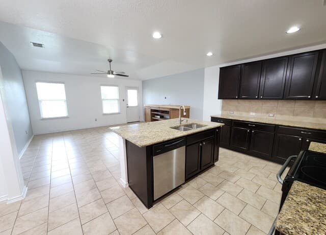 rental at 11723  Verdis Vly in San Antonio, TX — photo 5