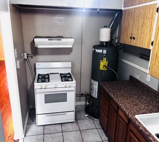 rental at 409 W Lynwood Ave Unit 1 in San Antonio, TX — photo 3