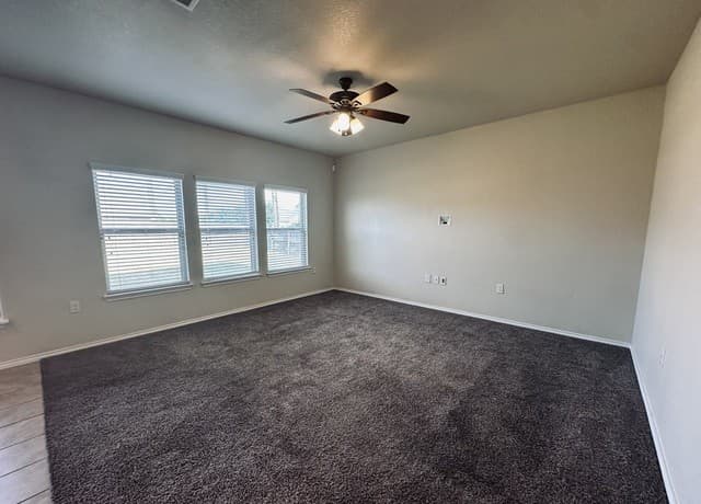 rental at 7102  Hibiscus Fls in San Antonio, TX — photo 5