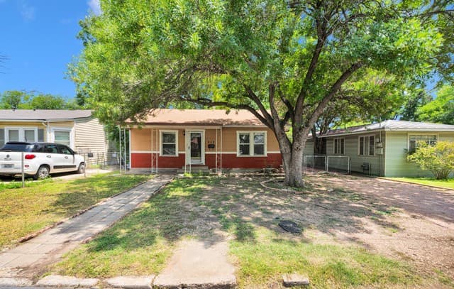 rental at 317  Frost St in San Antonio, TX — photo 2