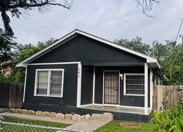rental at 563 N San Horacio Ave in San Antonio, TX — photo 1