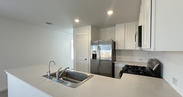 rental at 11653  Dog Rose in Converse, TX — photo 4