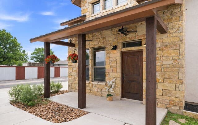rental at 1694  Gruene Vineyard Crossing in New Braunfels, TX — photo 4