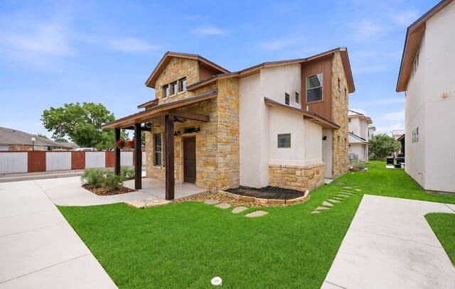 rental at 1694  Gruene Vineyard Crossing in New Braunfels, TX — photo 5