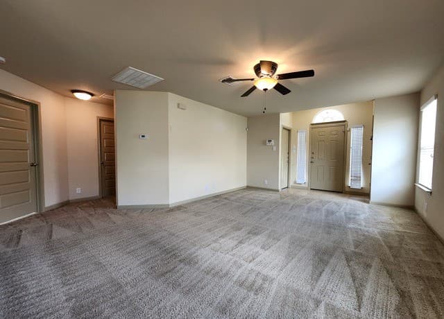rental at 789  Great Oaks Dr in New Braunfels, TX — photo 2