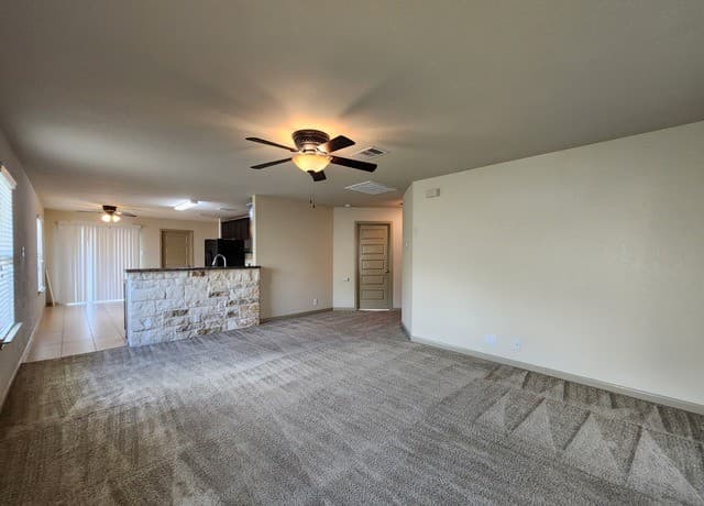 rental at 789  Great Oaks Dr in New Braunfels, TX — photo 3
