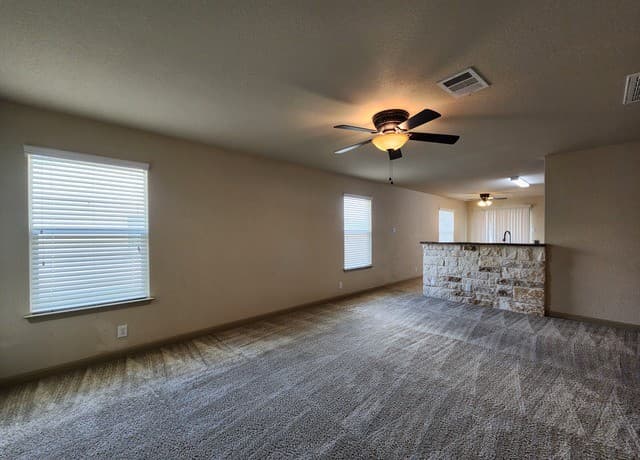 rental at 789  Great Oaks Dr in New Braunfels, TX — photo 4