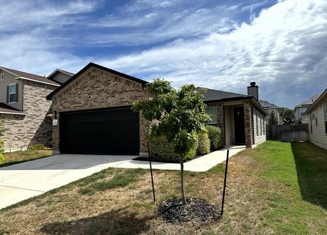 rental at 7968  Broussard in San Antonio, TX — photo 2