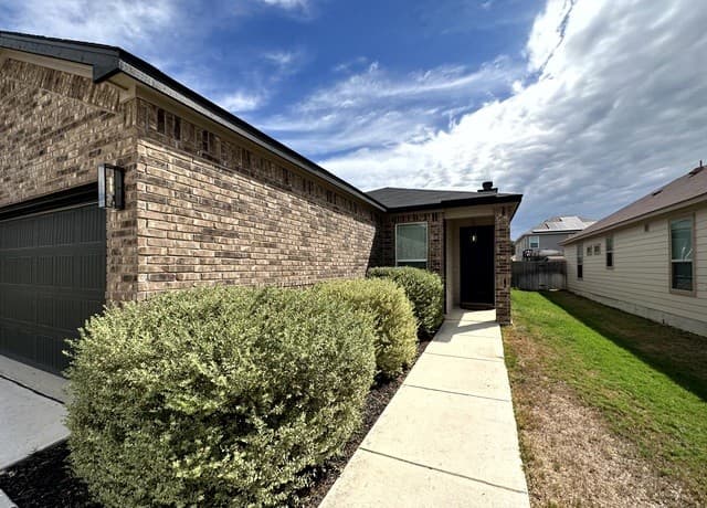 rental at 7968  Broussard in San Antonio, TX — photo 3
