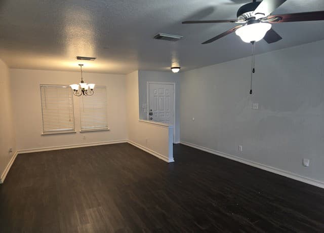 rental at 5022  Coral Flounder in San Antonio, TX — photo 2