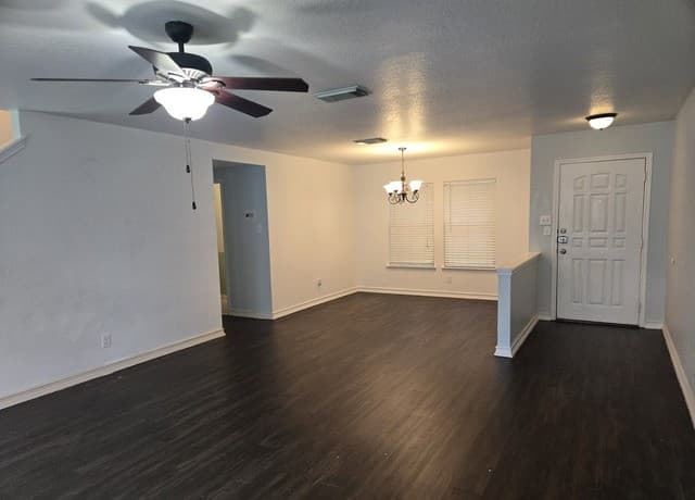 rental at 5022  Coral Flounder in San Antonio, TX — photo 3