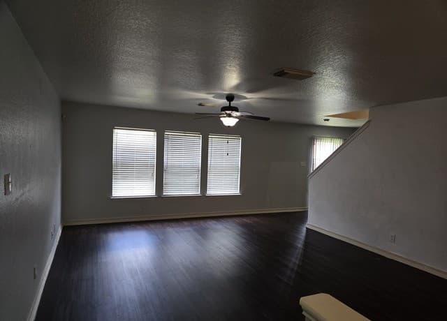 rental at 5022  Coral Flounder in San Antonio, TX — photo 4