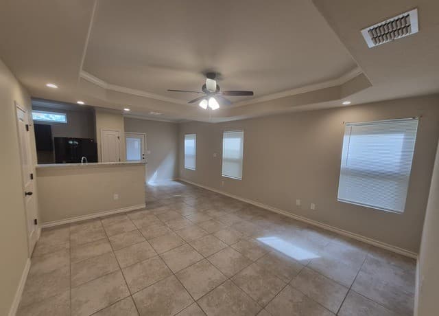 rental at 6926  Lakeview Dr. Unit 102 in San Antonio, TX — photo 1