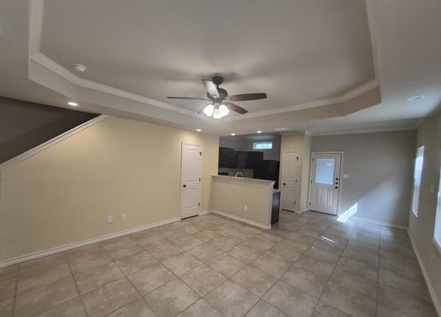rental at 6926  Lakeview Dr. Unit 102 in San Antonio, TX — photo 2