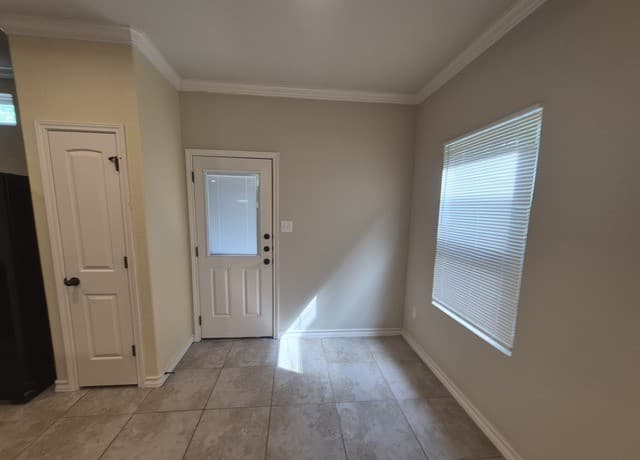 rental at 6926  Lakeview Dr. Unit 102 in San Antonio, TX — photo 4