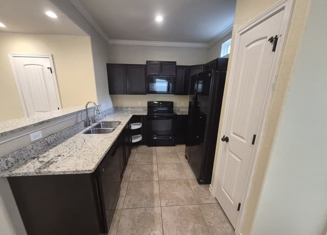 rental at 6926  Lakeview Dr. Unit 102 in San Antonio, TX — photo 5
