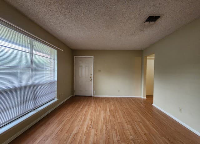rental at 317  Briarwood Dr in New Braunfels, TX — photo 5