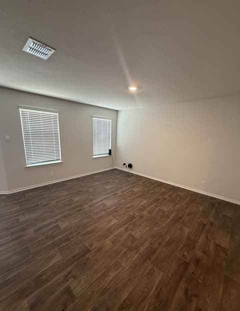 rental at 13842  Guffey Cir in San Antonio, TX — photo 4