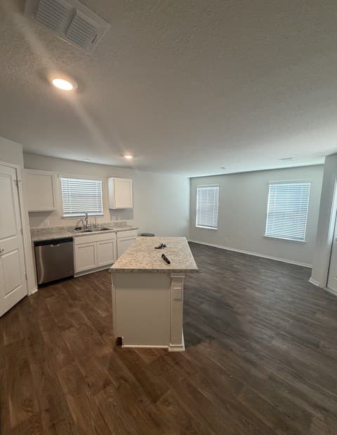 rental at 13842  Guffey Cir in San Antonio, TX — photo 5