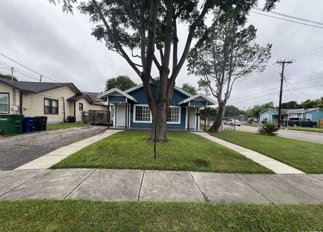 rental at 124  Wiggins Pl in San Antonio, TX — photo 2