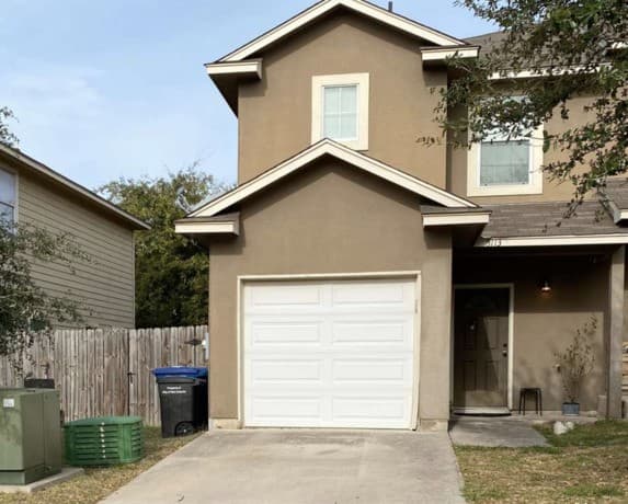 rental at 5113  Flipper Dr in San Antonio, TX — photo 2