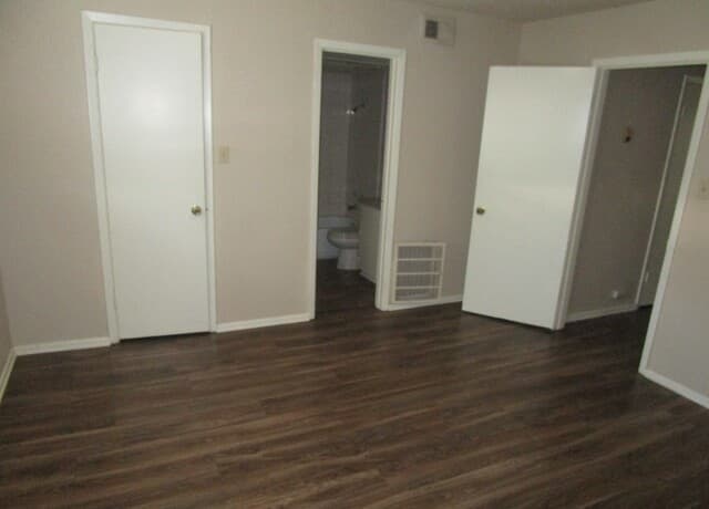rental at 718 W Russell Pl Unit 12 in San Antonio, TX — photo 3