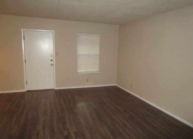 rental at 718 W Russell Pl Unit 12 in San Antonio, TX — photo 4