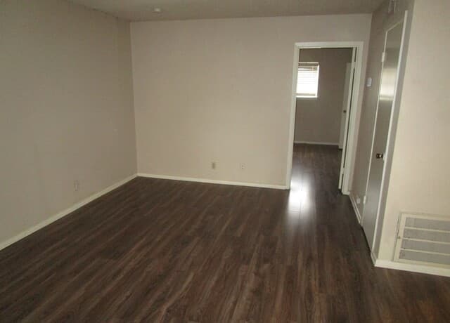 rental at 718 W Russell Pl Unit 12 in San Antonio, TX — photo 5