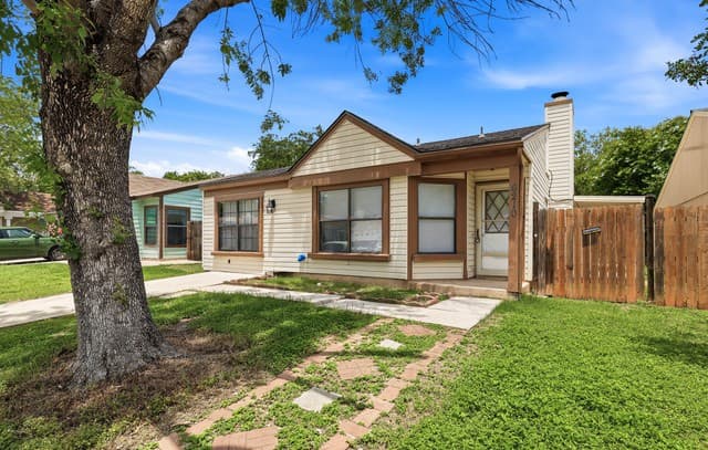 rental at 6210  Valley Queen in San Antonio, TX — photo 2