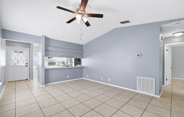 rental at 6210  Valley Queen in San Antonio, TX — photo 5