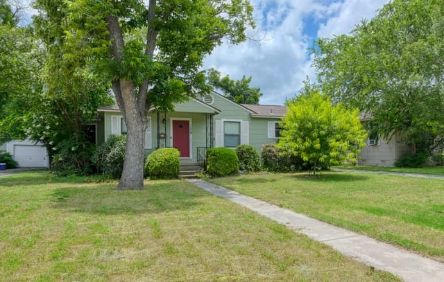 rental at 234  Irvington in San Antonio, TX — photo 2