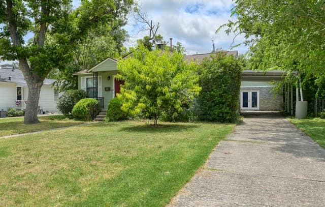 rental at 234  Irvington in San Antonio, TX — photo 3