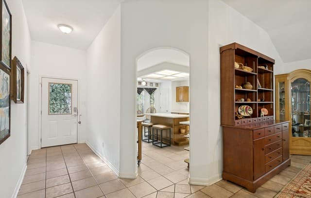 rental at 10  Oakwell Farms Pkwy in San Antonio, TX — photo 3