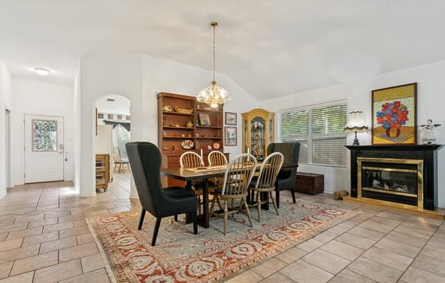 rental at 10  Oakwell Farms Pkwy in San Antonio, TX — photo 4
