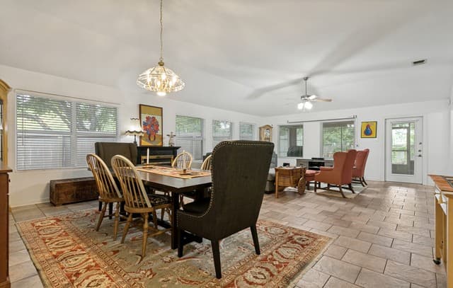 rental at 10  Oakwell Farms Pkwy in San Antonio, TX — photo 5