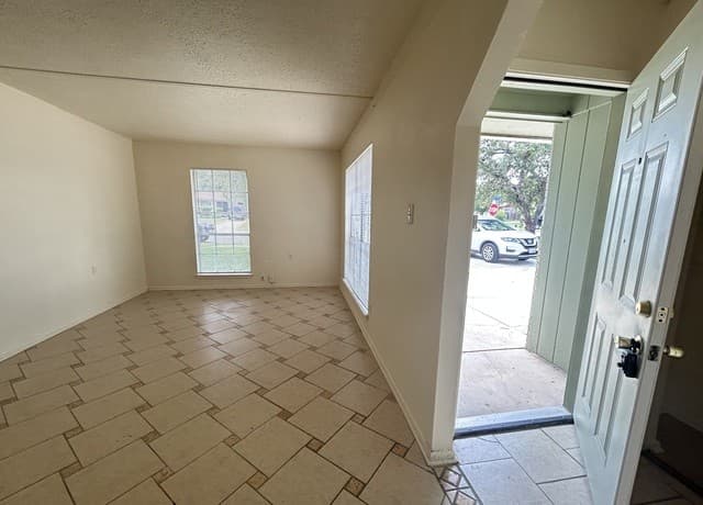 rental at 13554  Bret Harte St in San Antonio, TX — photo 2
