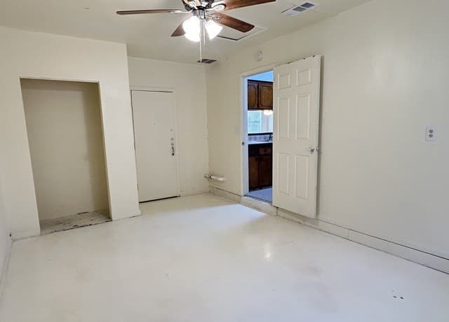 rental at 13554  Bret Harte St in San Antonio, TX — photo 5